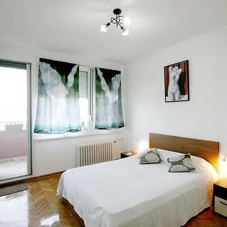 Magritte Business Grade Comfortable Apartment. Apartment