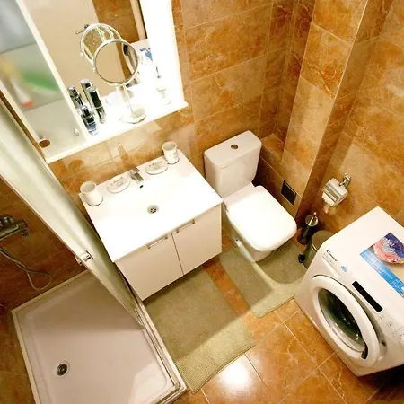 Magritte Business Grade Comfortable Apartment. *