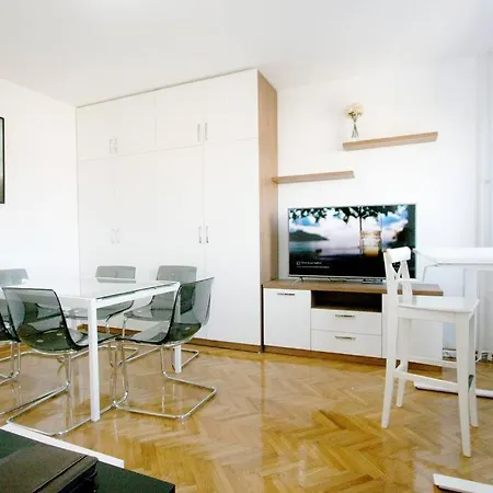 Magritte Business Grade Comfortable Apartment. Apartment